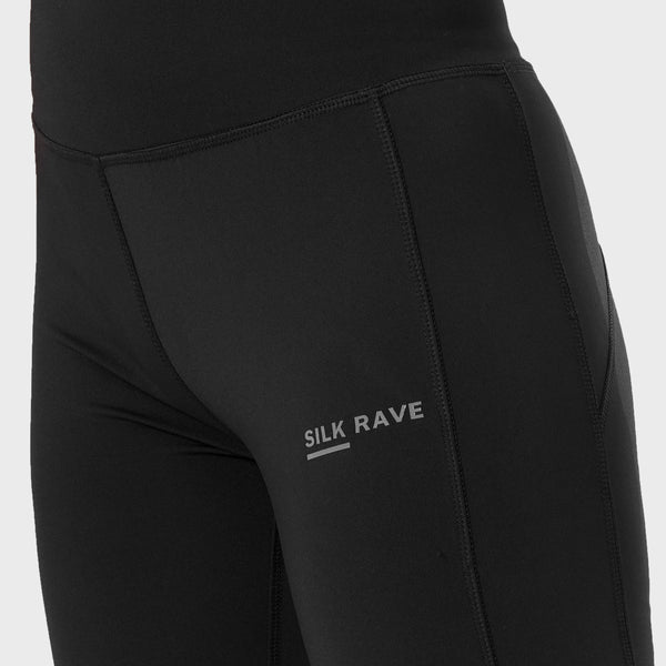 plain black Leggings.